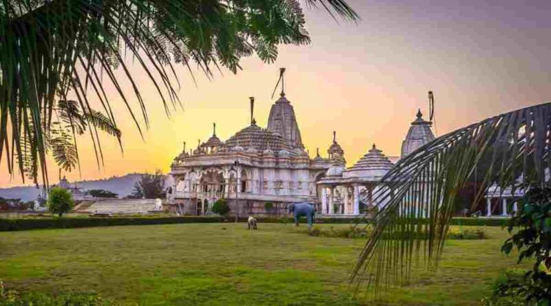 खाली ही लौटा मंदिर से - स्व. श्री नवल सिंह भदौरिया रचित हिंदी भाषा की कविता